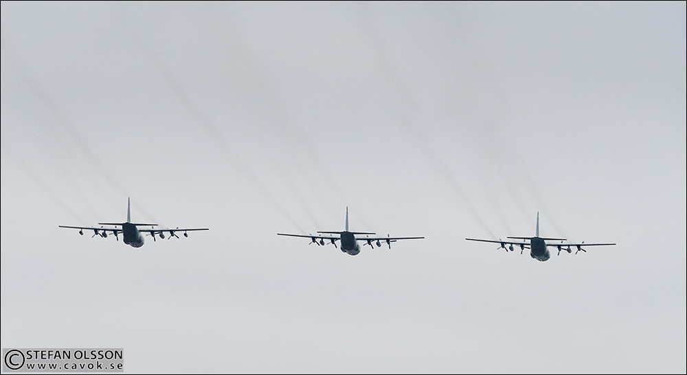 Tre Tp 84 Hercules i jul-formation.